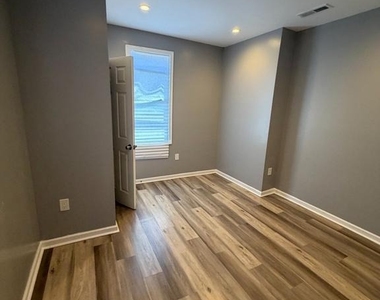 1704 Conlyn Street - Photo Thumbnail 3