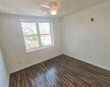 2626 Ridge Avenue - Photo Thumbnail 8