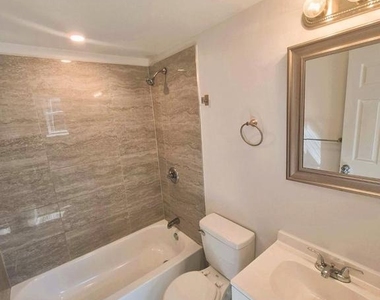 2626 Ridge Avenue - Photo Thumbnail 6