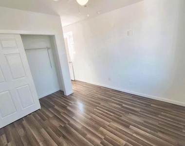 2626 Ridge Avenue - Photo Thumbnail 9