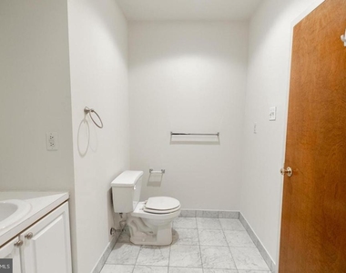 1411-1 Walnut Street - Photo Thumbnail 24
