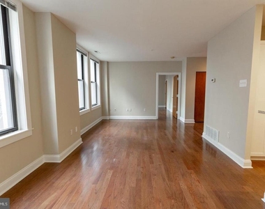 1411-1 Walnut Street - Photo Thumbnail 10