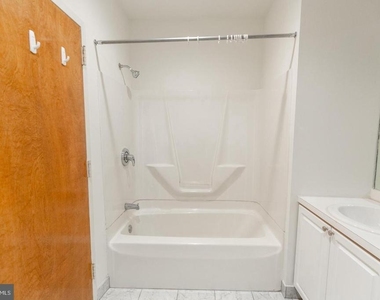 1411-1 Walnut Street - Photo Thumbnail 23