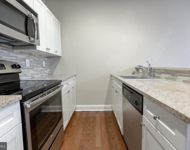 1411-1 Walnut Street - Photo Thumbnail 13