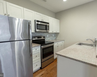 1411-1 Walnut Street - Photo Thumbnail 12