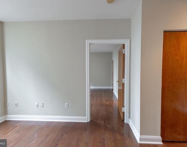 1411-1 Walnut Street - Photo Thumbnail 17
