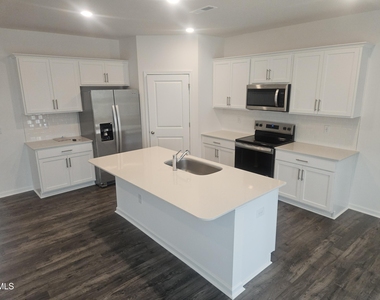 390 Hanging Elm Lane - Photo Thumbnail 6