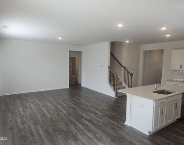 390 Hanging Elm Lane - Photo Thumbnail 5
