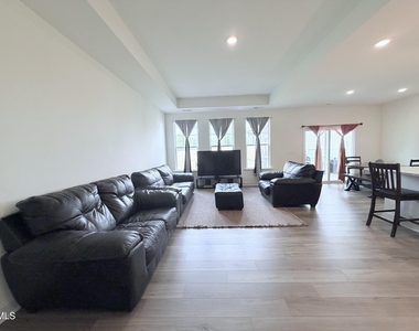 468 Winding Creek Drive - Photo Thumbnail 4