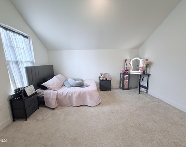 468 Winding Creek Drive - Photo Thumbnail 13