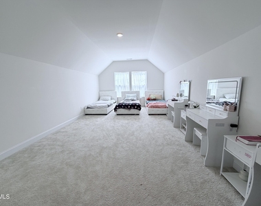 468 Winding Creek Drive - Photo Thumbnail 11