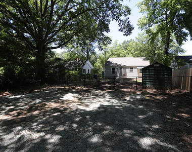 102 E Edgewood Drive - Photo Thumbnail 2