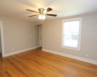 102 E Edgewood Drive - Photo Thumbnail 4