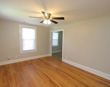 102 E Edgewood Drive - Photo Thumbnail 3