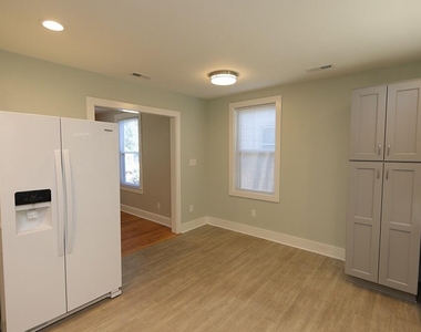 102 E Edgewood Drive - Photo Thumbnail 8