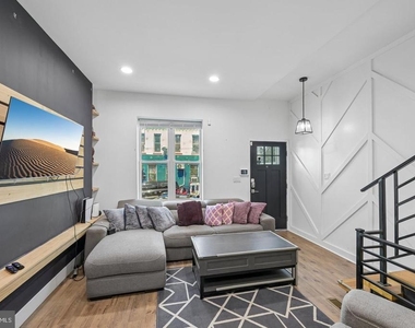 2540 W Montgomery Avenue - Photo Thumbnail 7