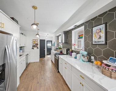2540 W Montgomery Avenue - Photo Thumbnail 11