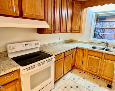 5214 Rodwell Road - Photo Thumbnail 3