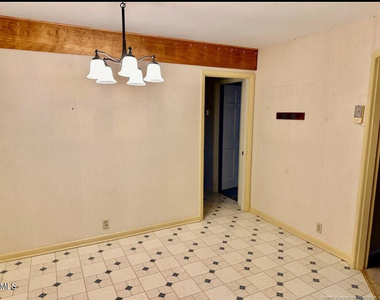5214 Rodwell Road - Photo Thumbnail 2