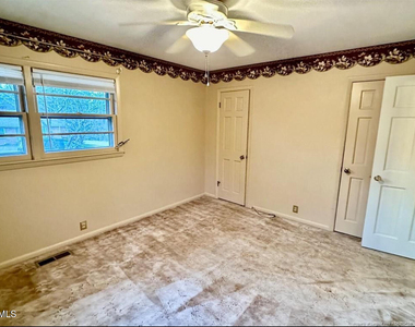 5214 Rodwell Road - Photo Thumbnail 6