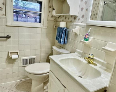 5214 Rodwell Road - Photo Thumbnail 8
