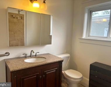 303 E Vernon Road - Photo Thumbnail 16