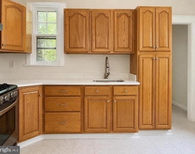 303 E Vernon Road - Photo Thumbnail 8