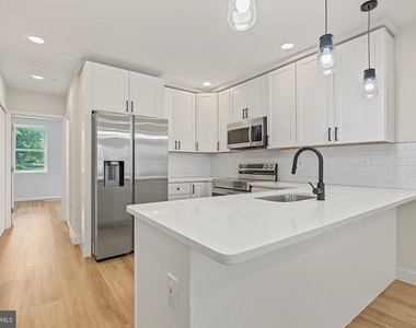 1242 N 15th Street - Photo Thumbnail 3