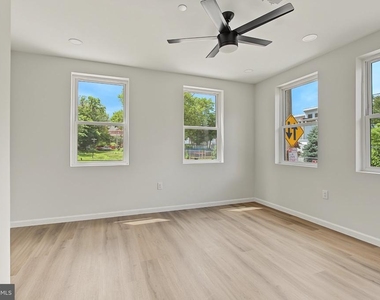 1242 N 15th Street - Photo Thumbnail 11
