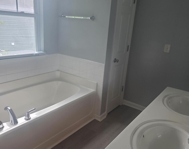 10711 Coppergate Drive - Photo Thumbnail 10