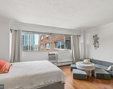 2101 Chestnut Street - Photo Thumbnail 4