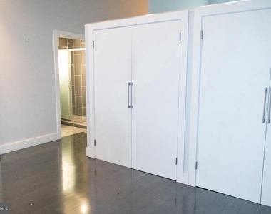153 Richmond Street - Photo Thumbnail 6