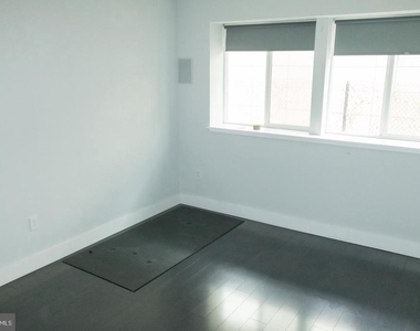 153 Richmond Street - Photo Thumbnail 11