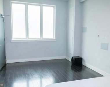 153 Richmond Street - Photo Thumbnail 8