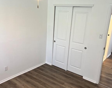 9560 James Street - Photo Thumbnail 7