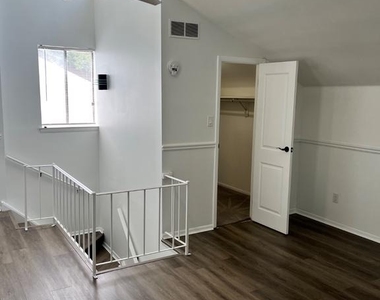 9560 James Street - Photo Thumbnail 11