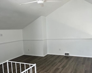 9560 James Street - Photo Thumbnail 10