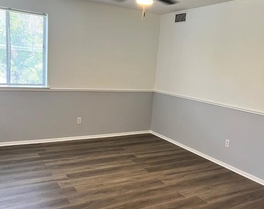9560 James Street - Photo Thumbnail 6