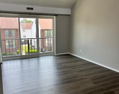 9560 James Street - Photo Thumbnail 3