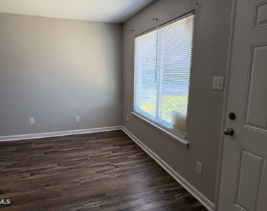 800 Fargo Street - Photo Thumbnail 3
