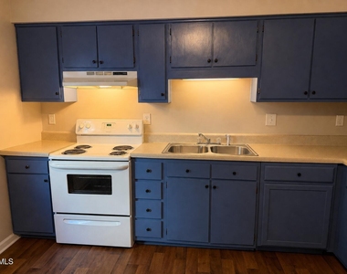 800 Fargo Street - Photo Thumbnail 2
