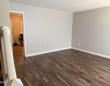 800 Fargo Street - Photo Thumbnail 5