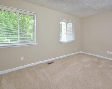 800 Fargo Street - Photo Thumbnail 22