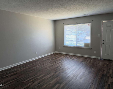 800 Fargo Street - Photo Thumbnail 4