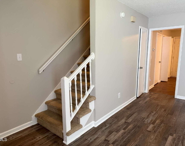 800 Fargo Street - Photo Thumbnail 8