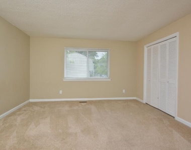 800 Fargo Street - Photo Thumbnail 18