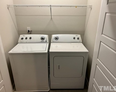 1126 Metropolitan Drive - Photo Thumbnail 17