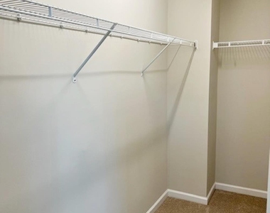 1126 Metropolitan Drive - Photo Thumbnail 16