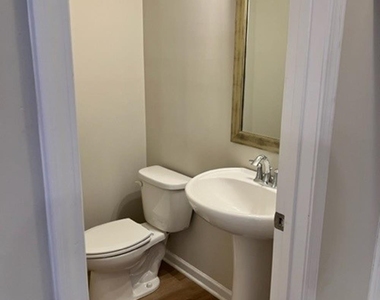 1126 Metropolitan Drive - Photo Thumbnail 9
