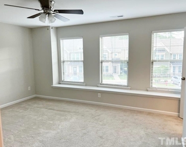 1126 Metropolitan Drive - Photo Thumbnail 12